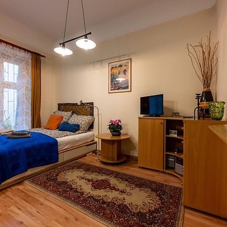 A Quiet Studio In The Heart Of The City Budapest Eksteriør bilde