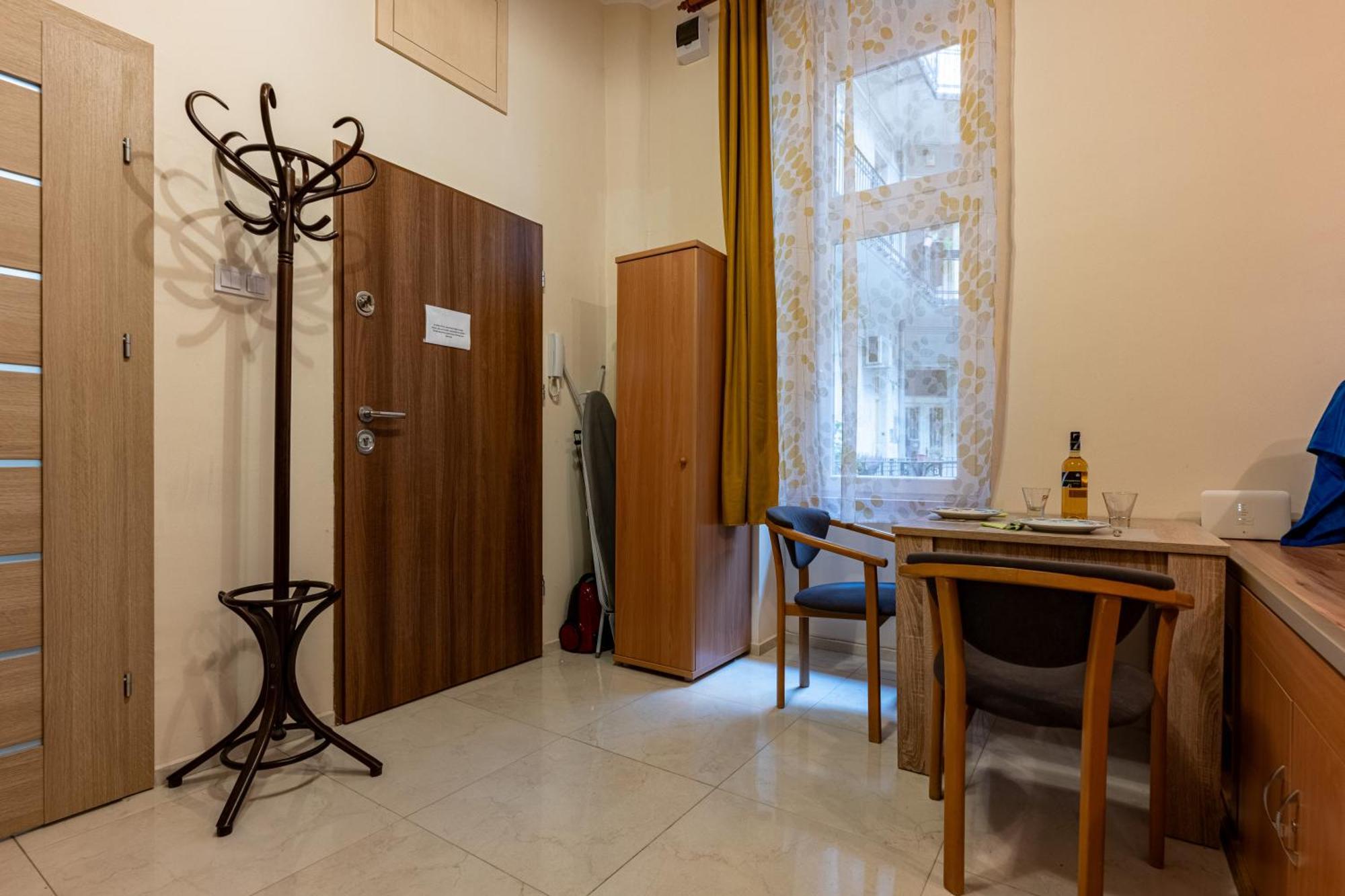 A Quiet Studio In The Heart Of The City Budapest Eksteriør bilde