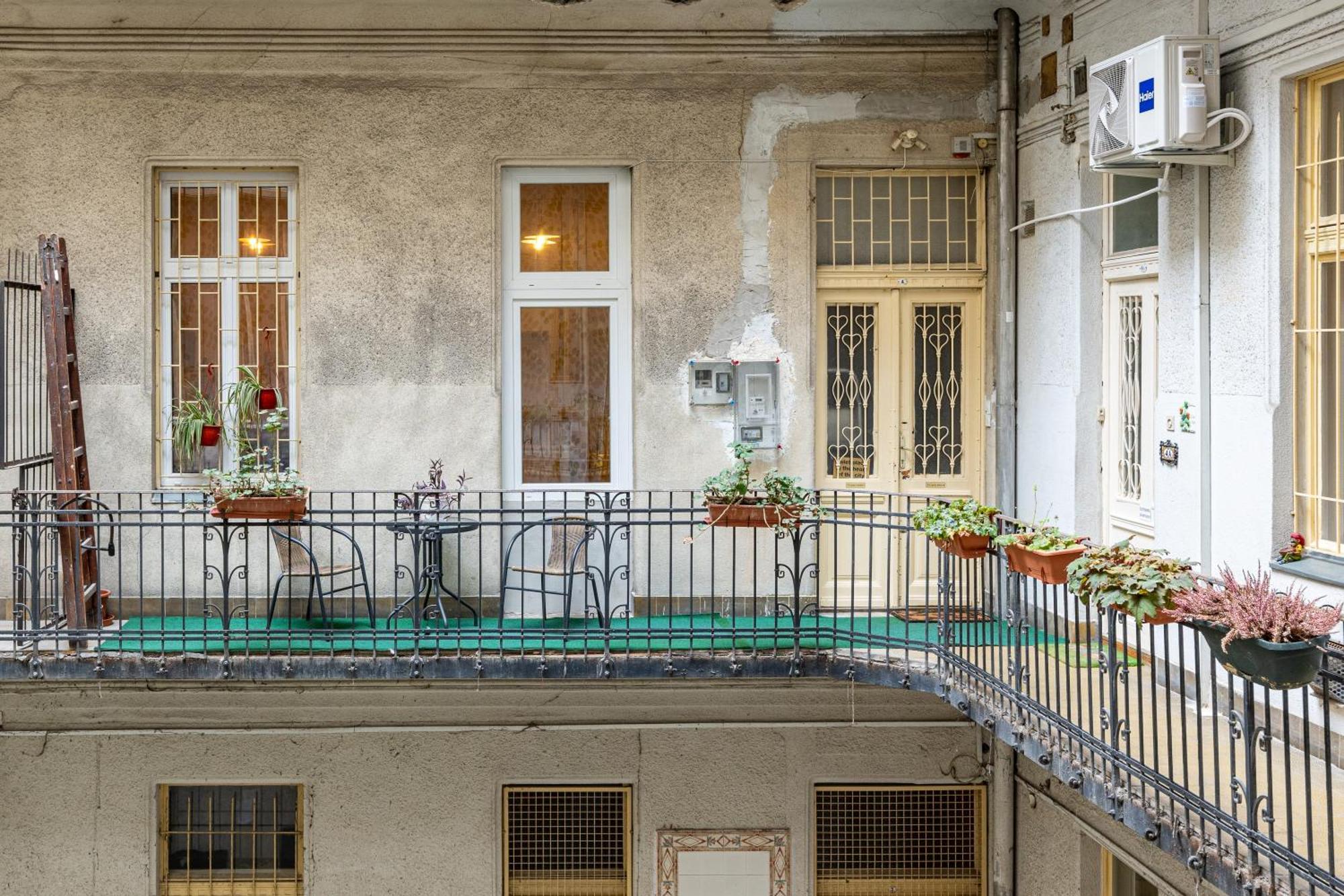 A Quiet Studio In The Heart Of The City Budapest Eksteriør bilde