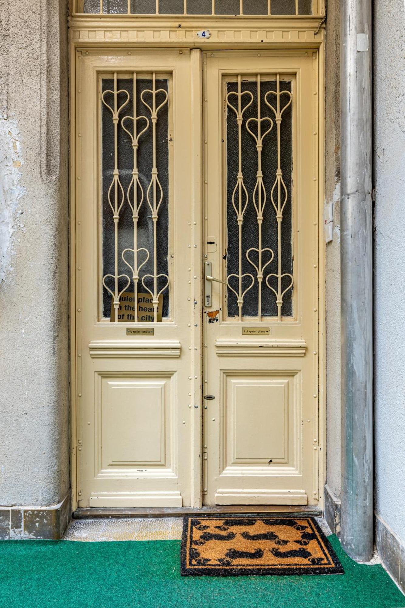 A Quiet Studio In The Heart Of The City Budapest Eksteriør bilde