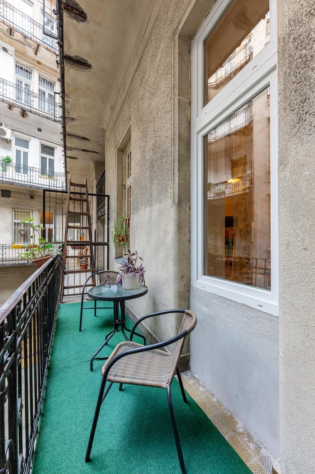 A Quiet Studio In The Heart Of The City Budapest Eksteriør bilde